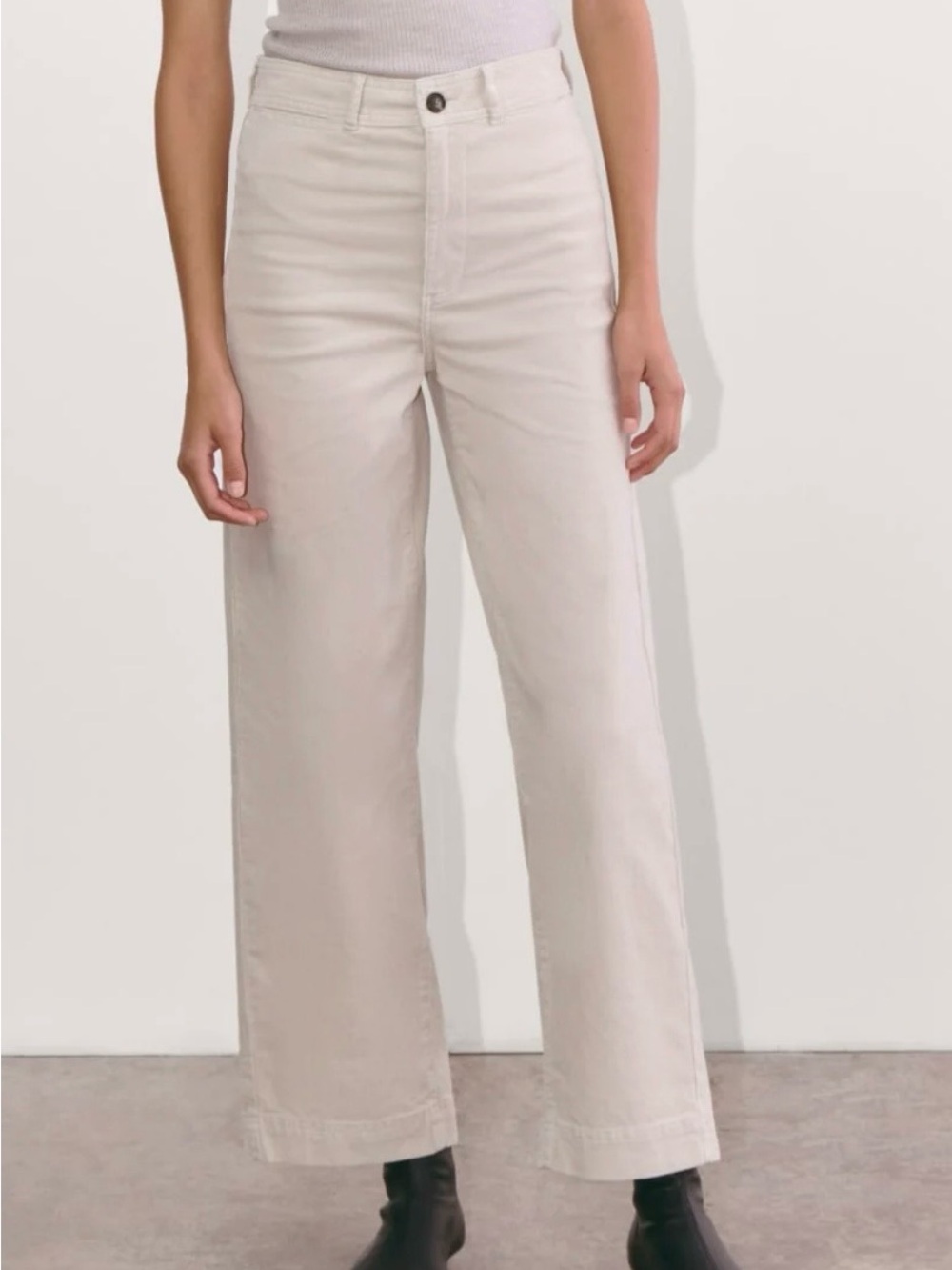 Everlane Sailor High Rise Wide Leg Fine Wale Corduroy Pants in Ivory - 00